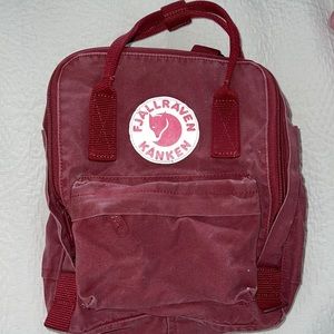 🍒FJALL RAVEN🍒